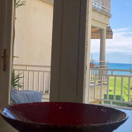 Seaside M And B House * Side