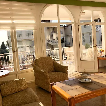 Seaside M And B House Apartman