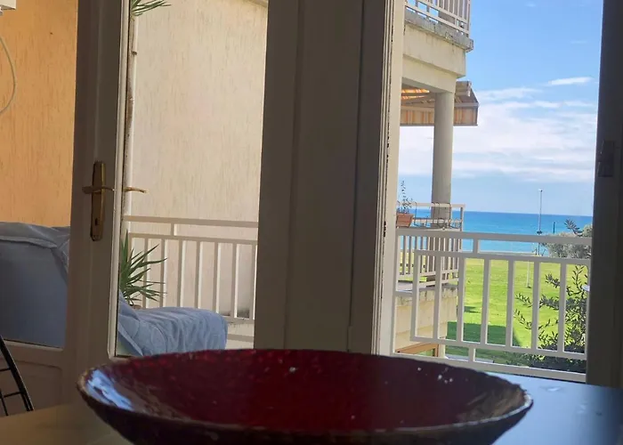 Seaside M And B House * Side