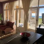 Seaside M And B House 시데